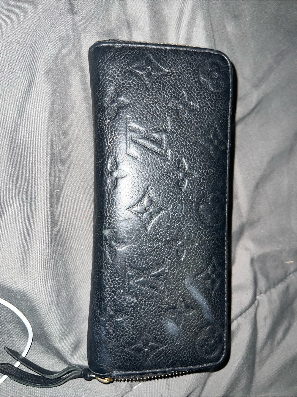 Black Zip-Around womens Wallet - Picture 4 of 6